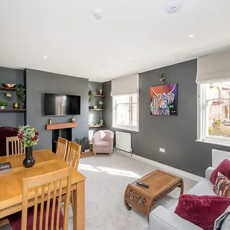 度假居 The Lettered Board