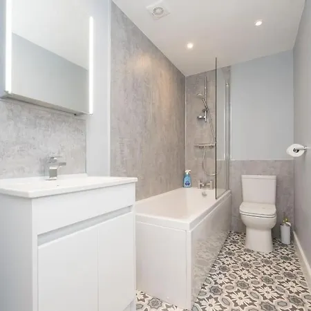 度假居 The Lettered Board